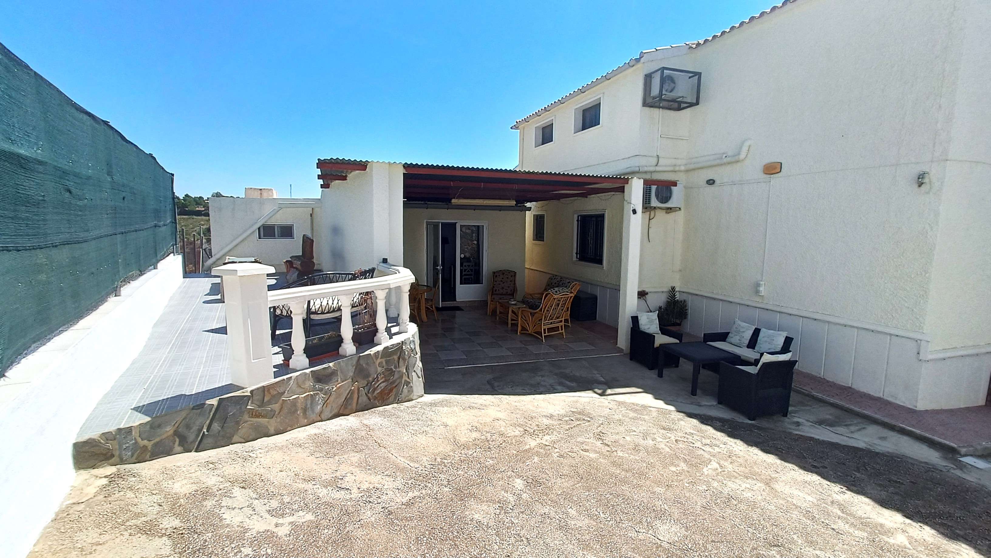 For sale - 6 Bedroom 4 Bathroom Villa in Crevillent - Inland  - Alicante