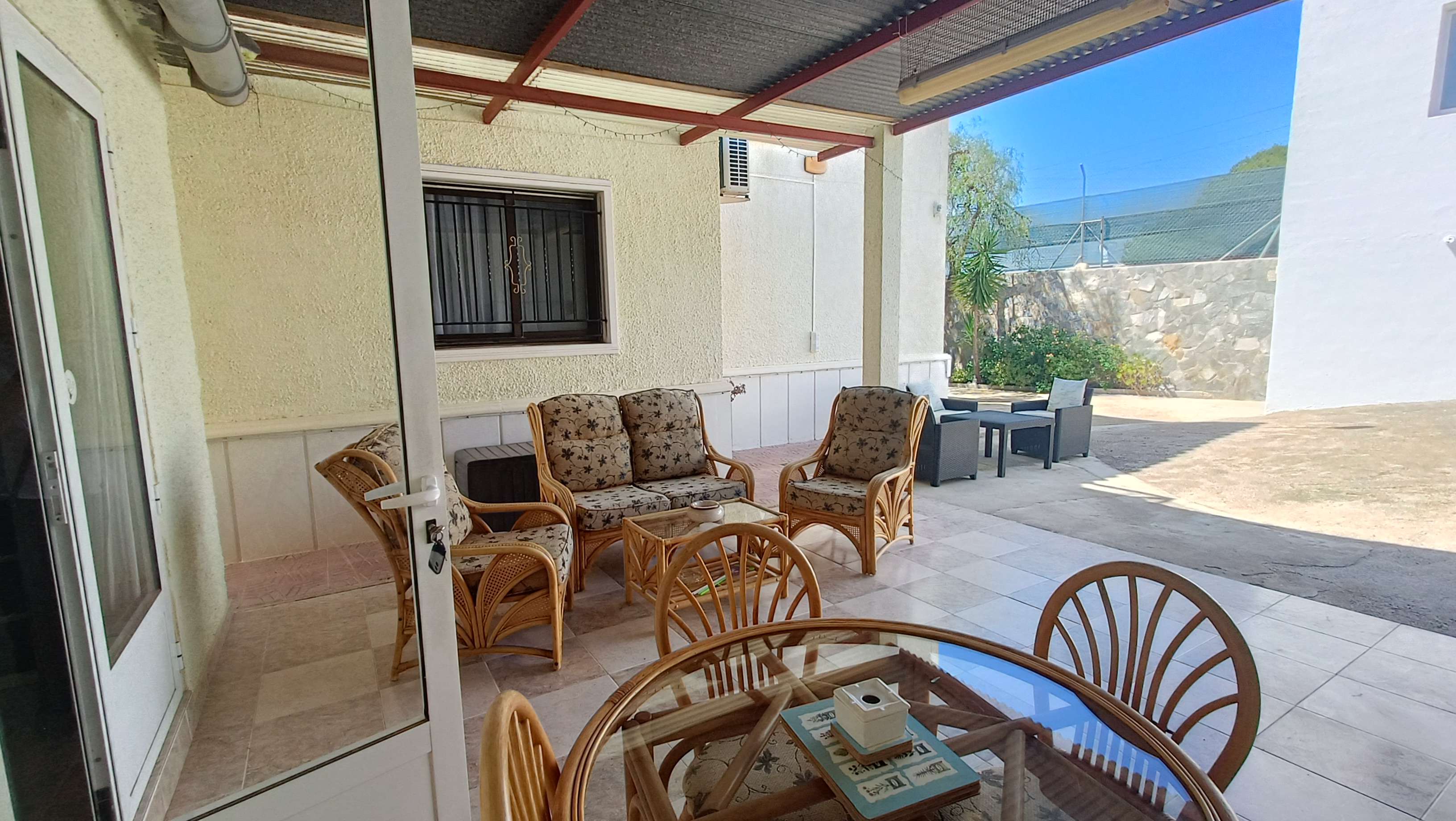 For sale - 6 Bedroom 4 Bathroom Villa in Crevillent - Inland  - Alicante