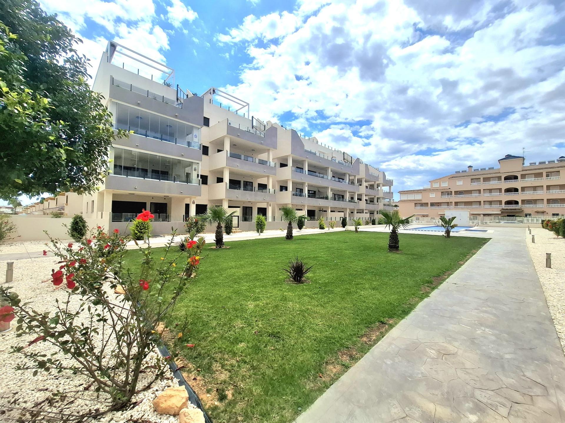 For sale - 3 Bedroom 2 Bathroom Apartment in Orihuela Costa - Villamartin  - Alicante