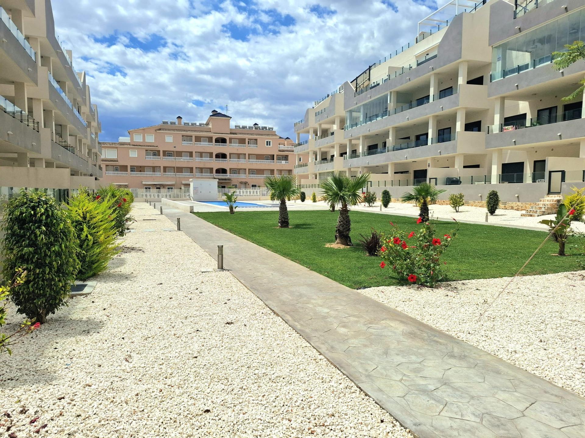 For sale - 3 Bedroom 2 Bathroom Apartment in Orihuela Costa - Villamartin  - Alicante