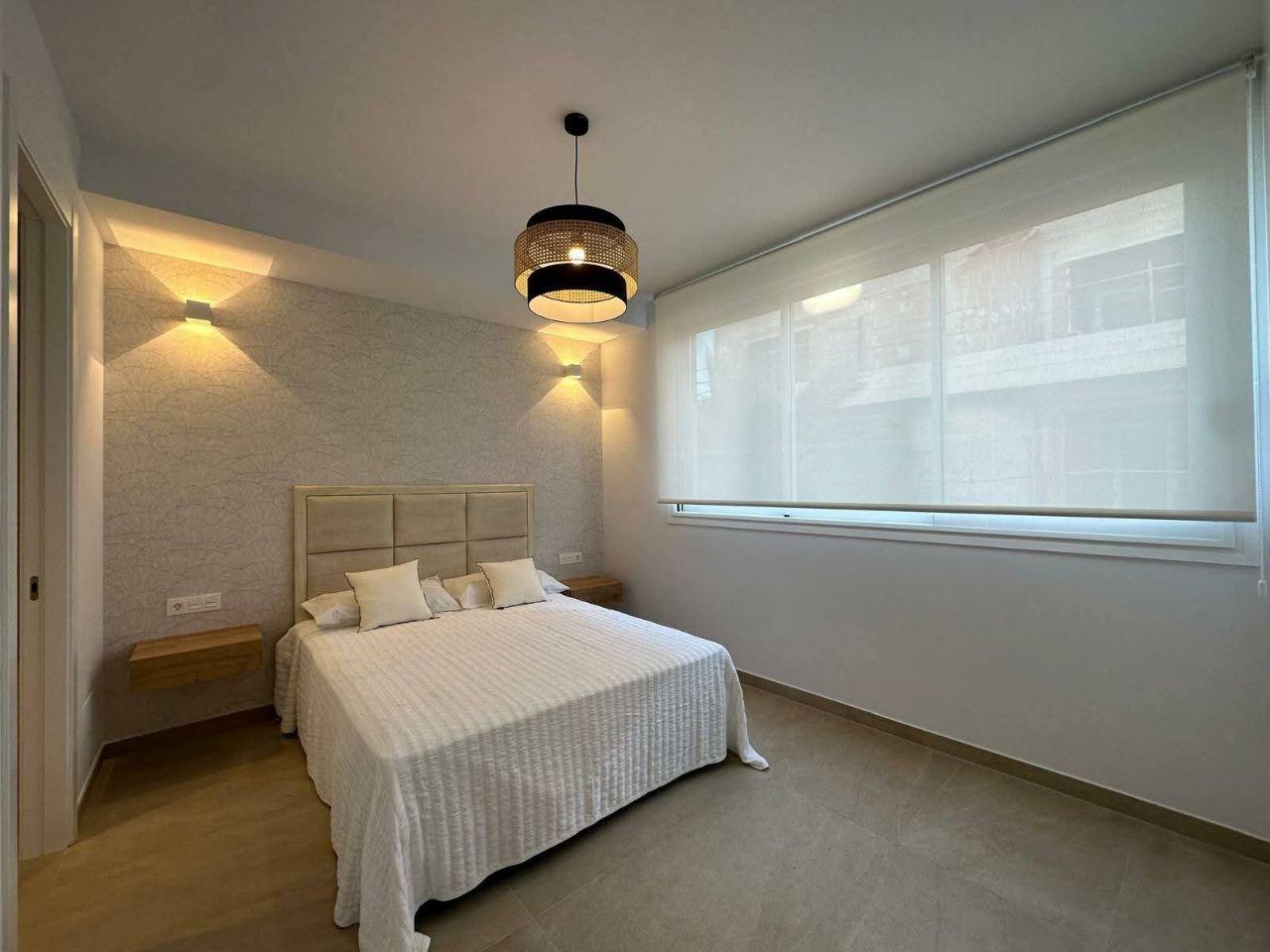 For sale - 2 Bedroom 2 Bathroom Apartment in Torrevieja - Playa De Los Locos  - Alicante