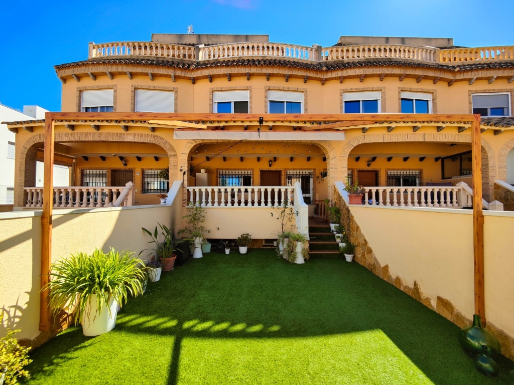 4 Bedroom 3 Bathroom Town House in Guardamar del Segura
