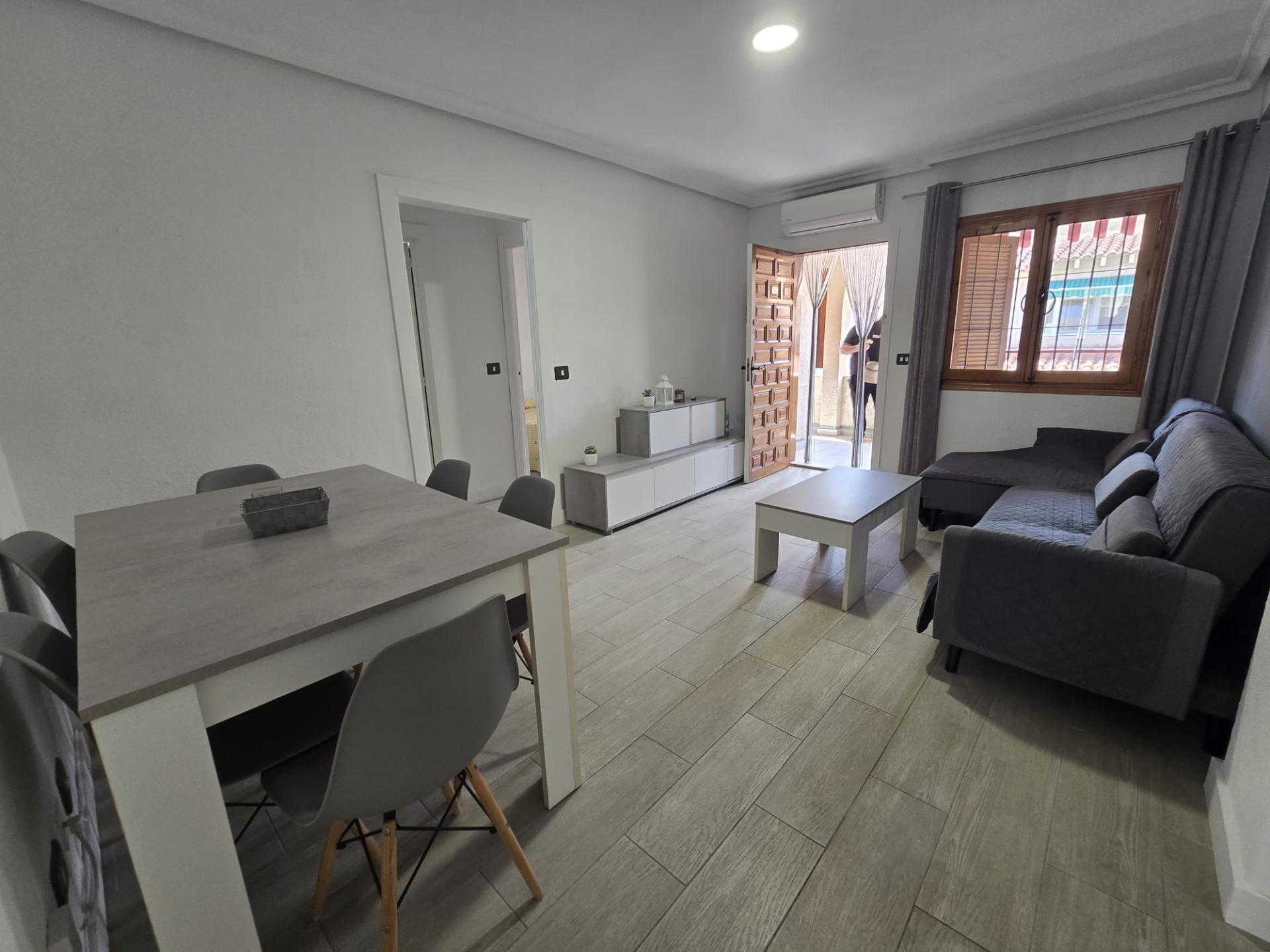 For sale - 2 Bedroom 1 Bathroom Apartment in Torrevieja - Torrevieja  - Alicante