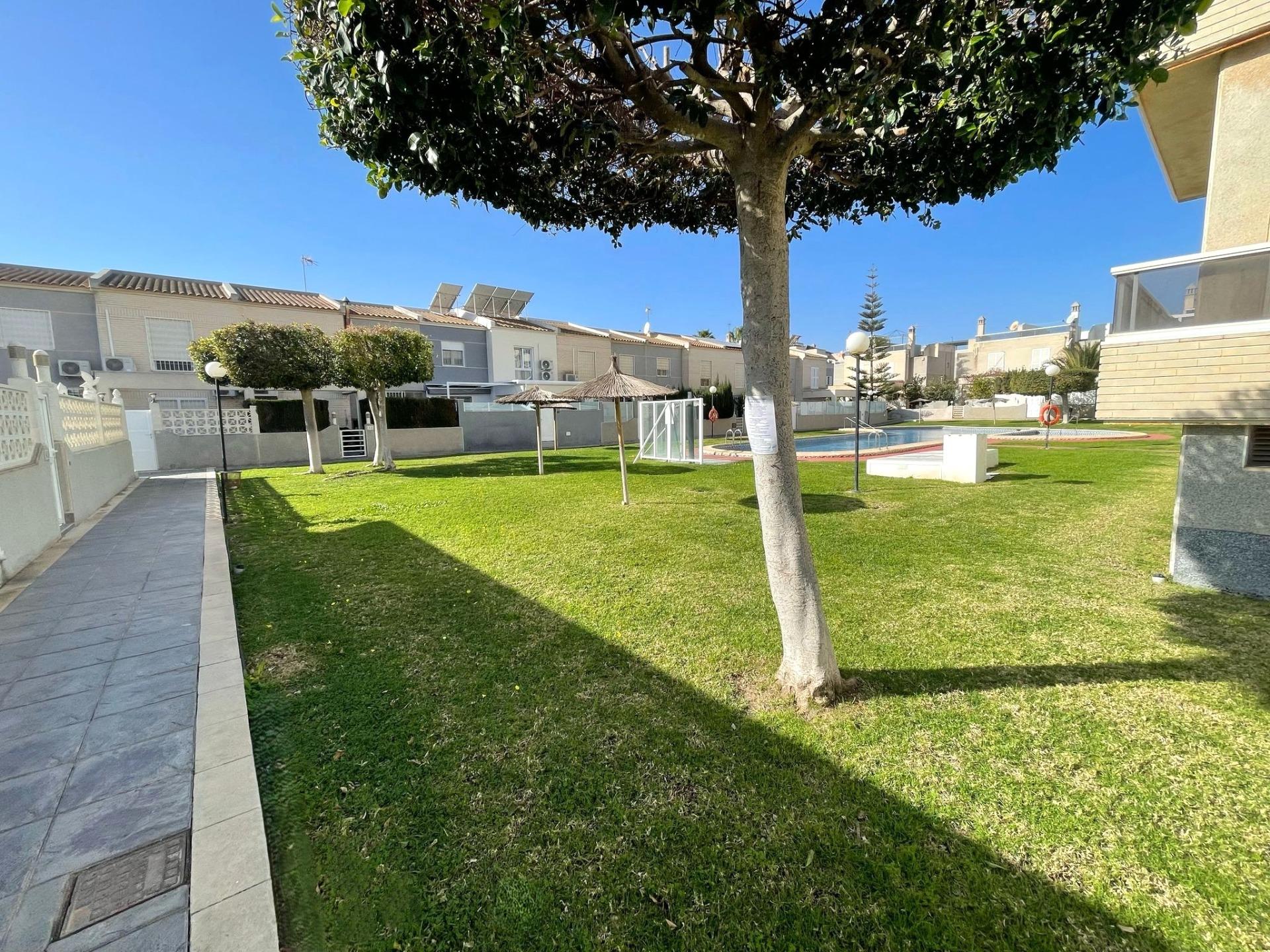 For sale - 3 Bedroom 2 Bathroom Apartment in Torrevieja - aguas nuevas  - Alicante