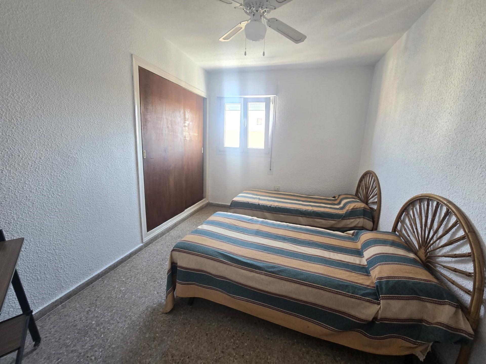 For sale - 3 Bedroom 1 Bathroom Apartment in Torrevieja - Puerto Deportivo Marina Salinas  - Alicante