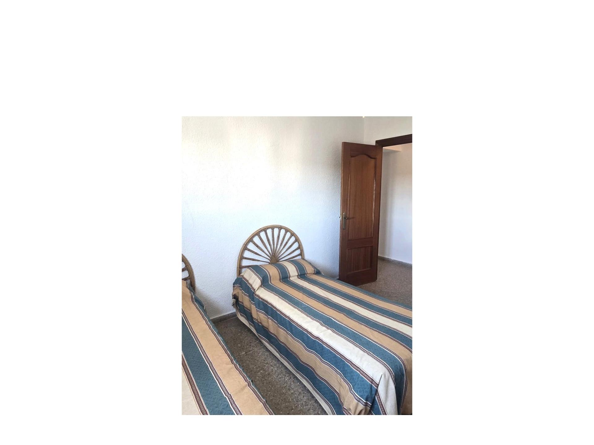 For sale - 3 Bedroom 1 Bathroom Apartment in Torrevieja - Puerto Deportivo Marina Salinas  - Alicante
