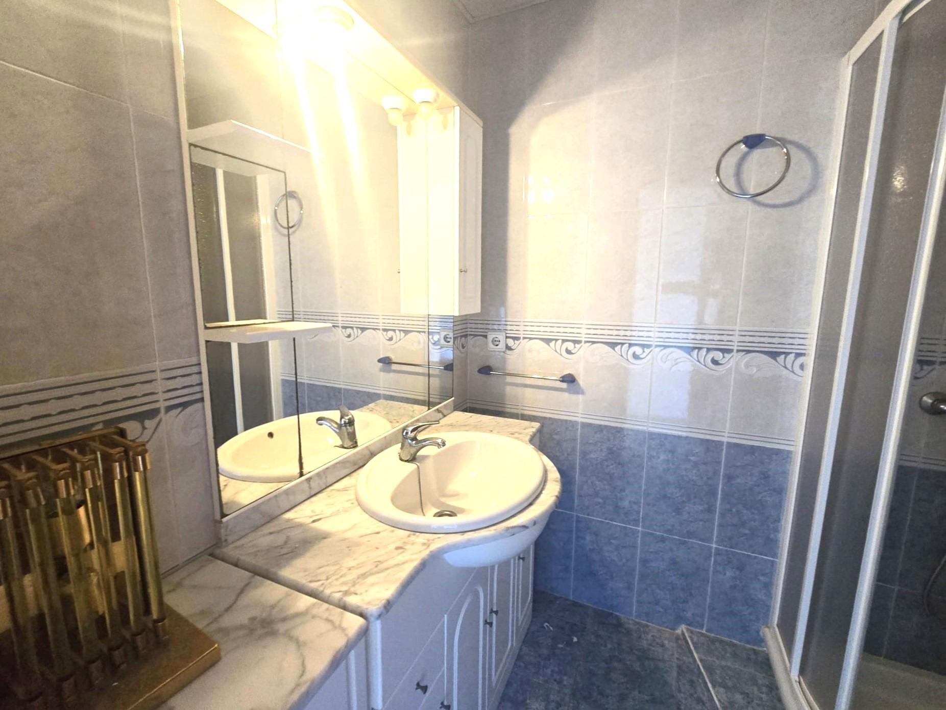 For sale - 3 Bedroom 1 Bathroom Apartment in Torrevieja - Puerto Deportivo Marina Salinas  - Alicante