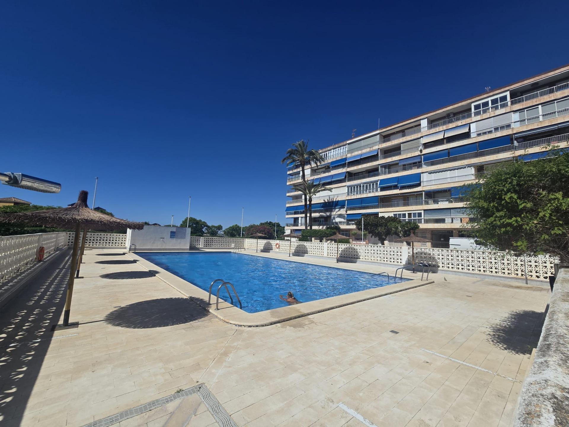 For sale - 3 Bedroom 1 Bathroom Apartment in Torrevieja - Puerto Deportivo Marina Salinas  - Alicante