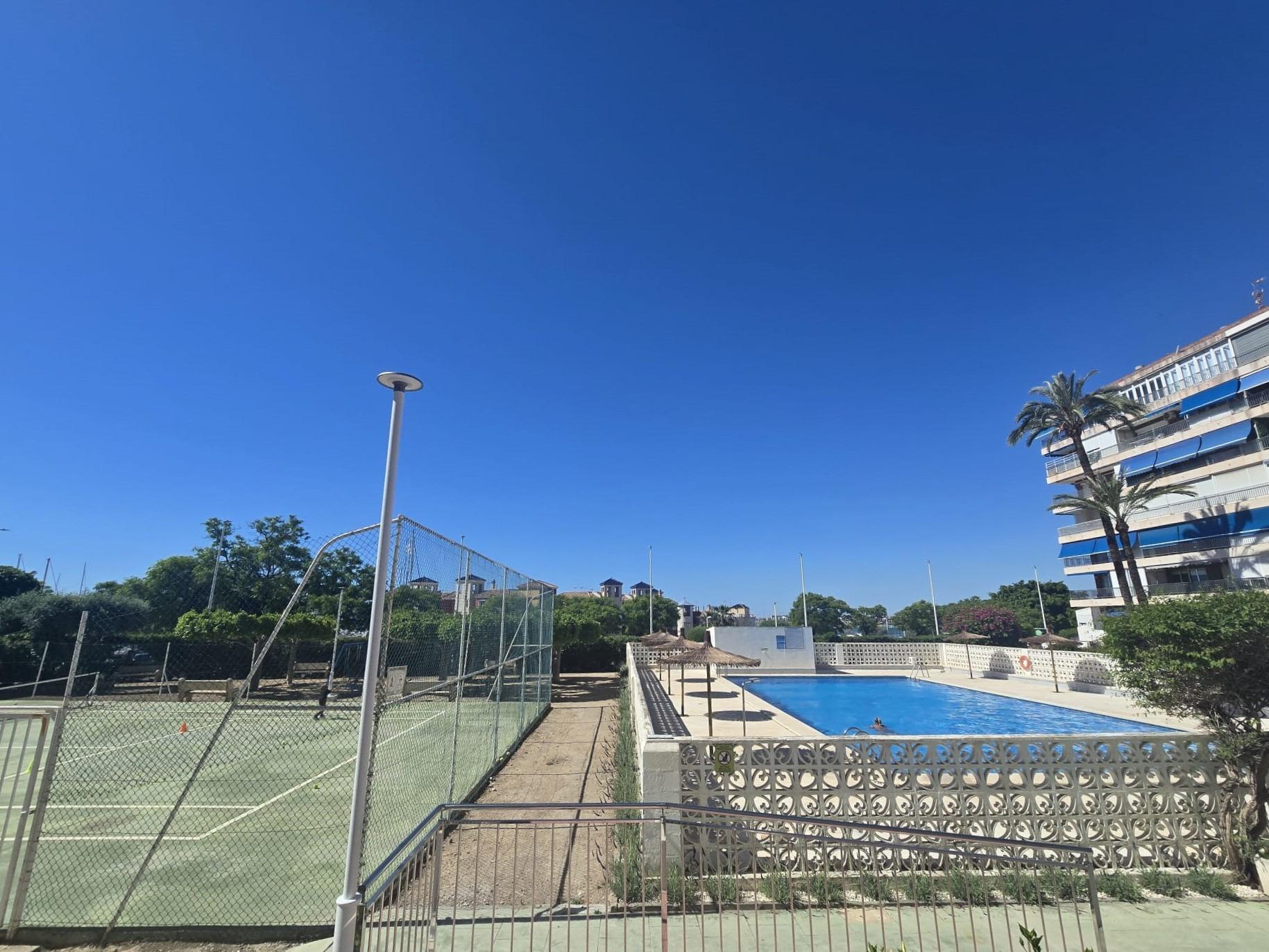 For sale - 3 Bedroom 1 Bathroom Apartment in Torrevieja - Puerto Deportivo Marina Salinas  - Alicante