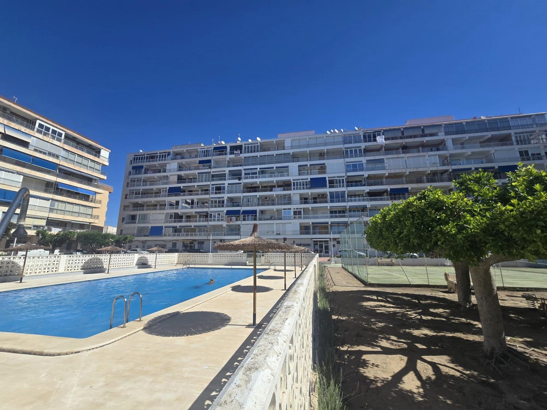 For sale - 3 Bedroom 1 Bathroom Apartment in Torrevieja - Puerto Deportivo Marina Salinas  - Alicante