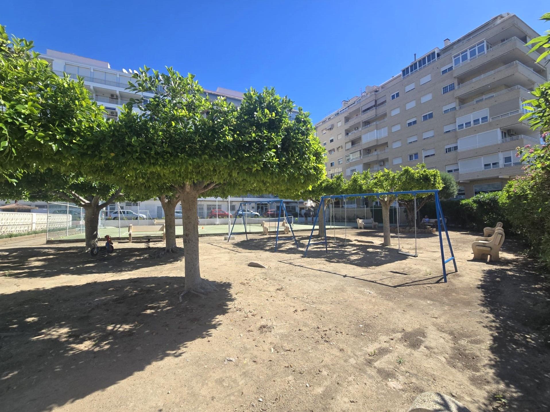 For sale - 3 Bedroom 1 Bathroom Apartment in Torrevieja - Puerto Deportivo Marina Salinas  - Alicante