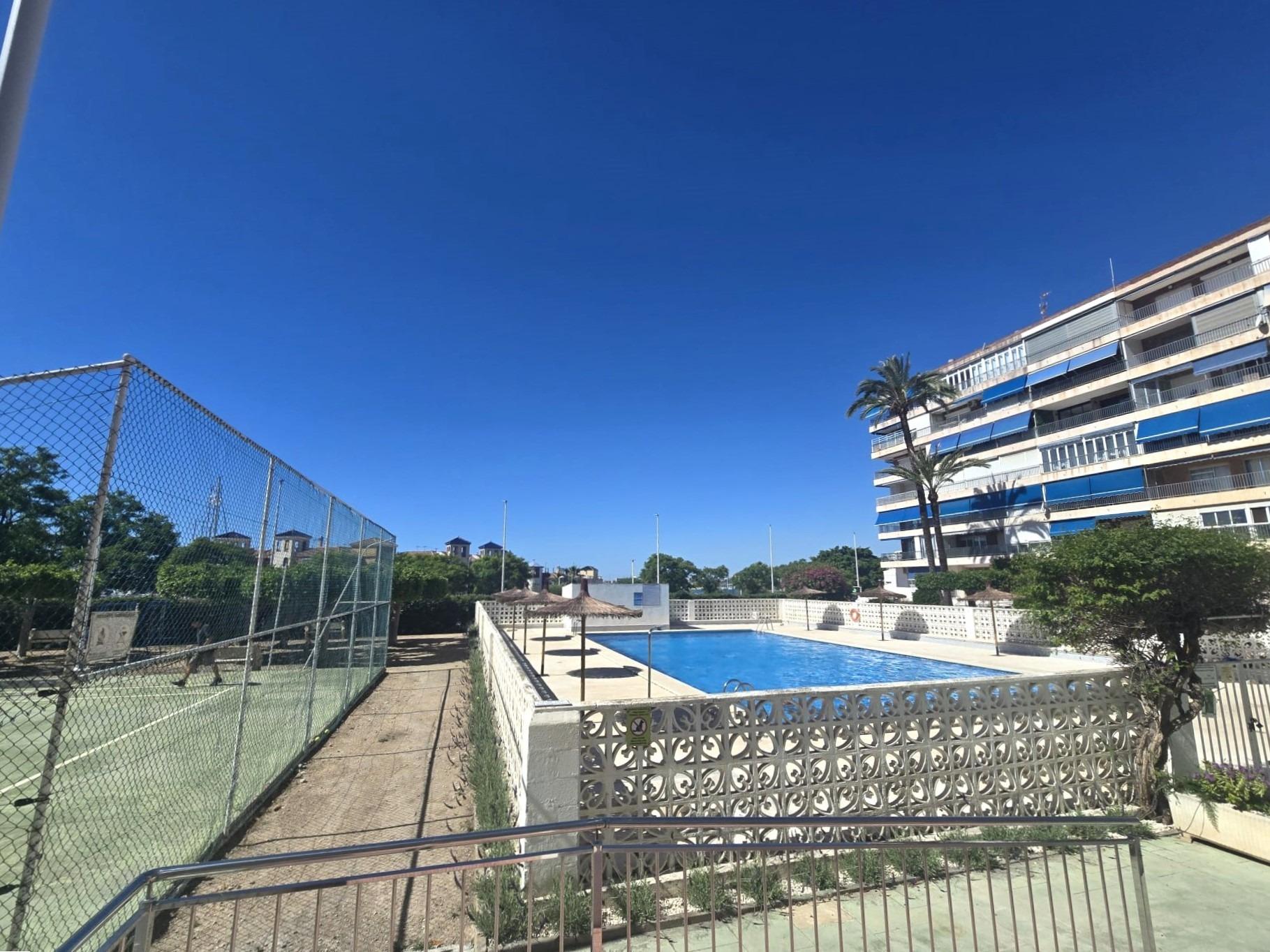 For sale - 3 Bedroom 1 Bathroom Apartment in Torrevieja - Puerto Deportivo Marina Salinas  - Alicante