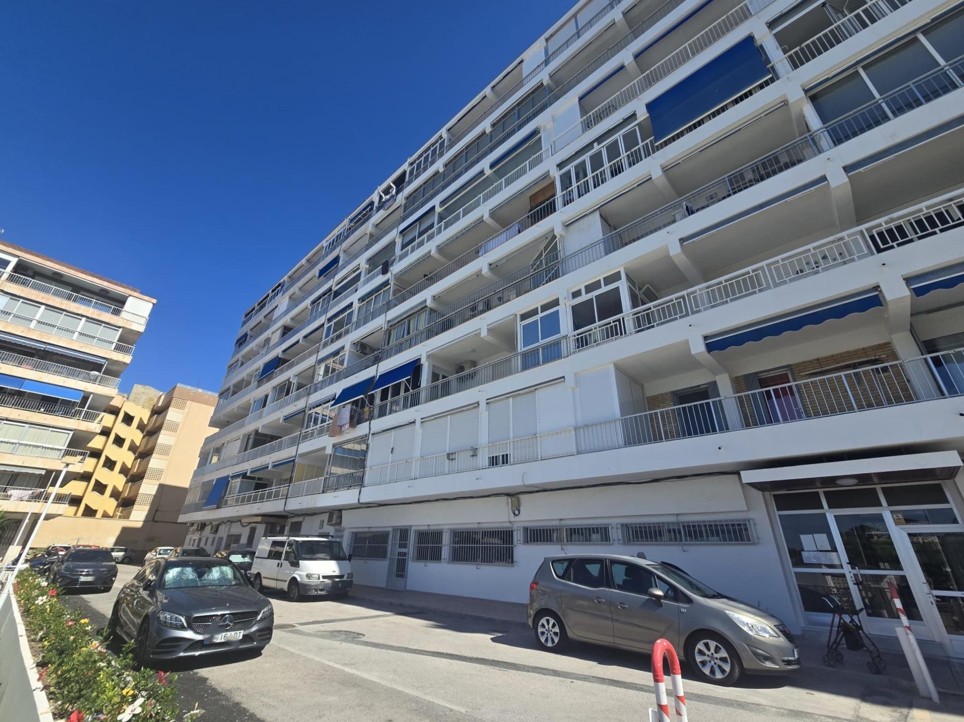 For sale - 3 Bedroom 1 Bathroom Apartment in Torrevieja - Puerto Deportivo Marina Salinas  - Alicante
