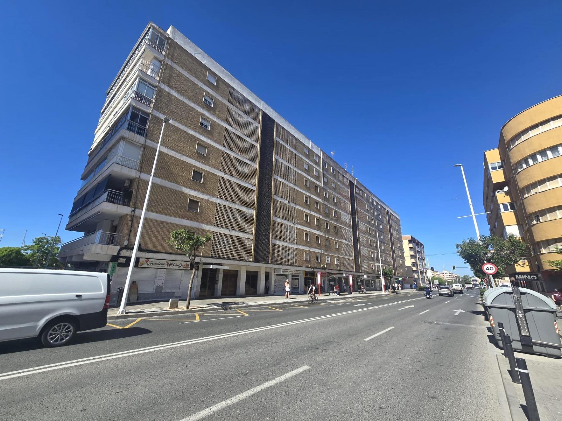 For sale - 3 Bedroom 1 Bathroom Apartment in Torrevieja - Puerto Deportivo Marina Salinas  - Alicante