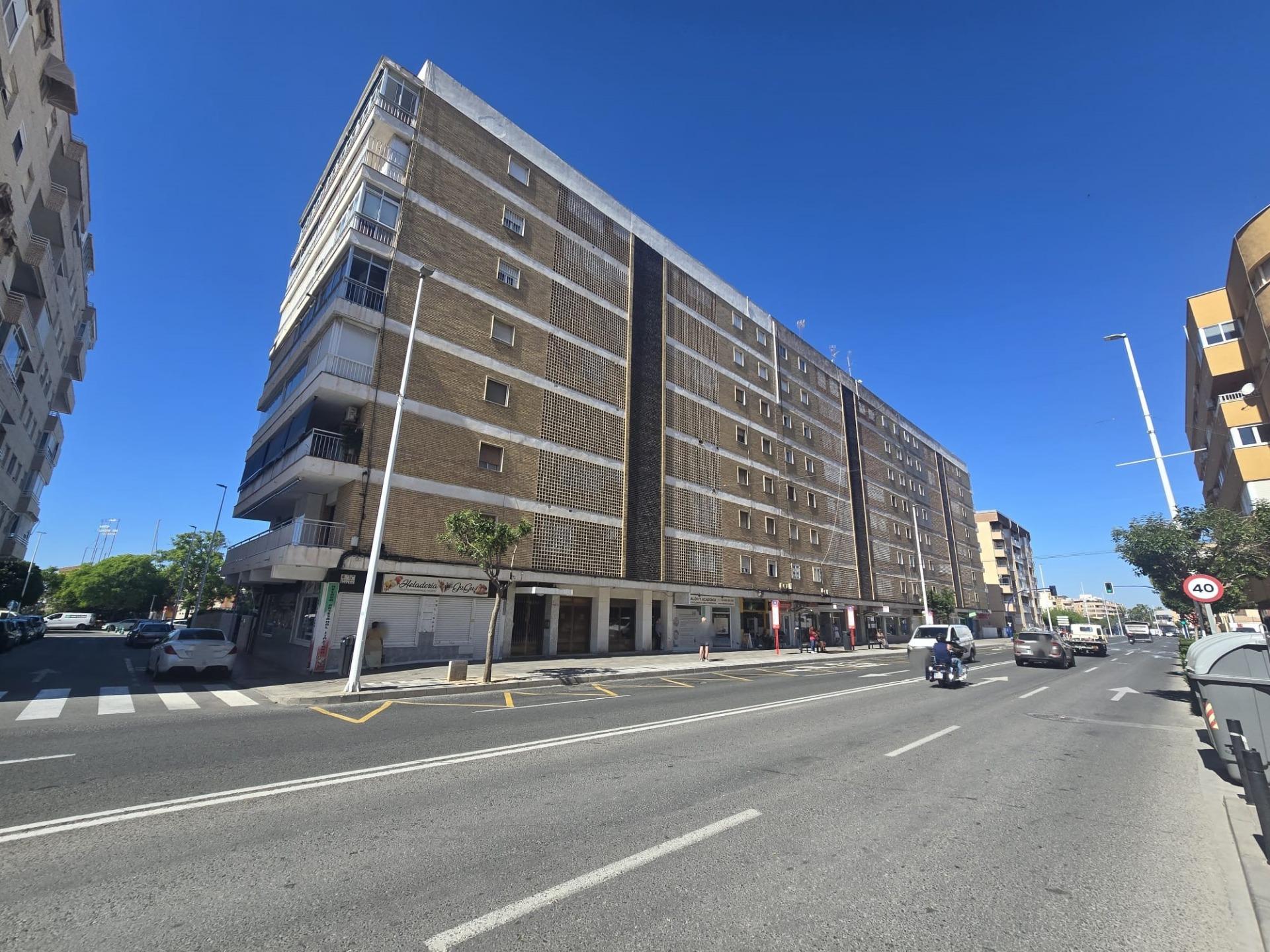 For sale - 3 Bedroom 1 Bathroom Apartment in Torrevieja - Puerto Deportivo Marina Salinas  - Alicante