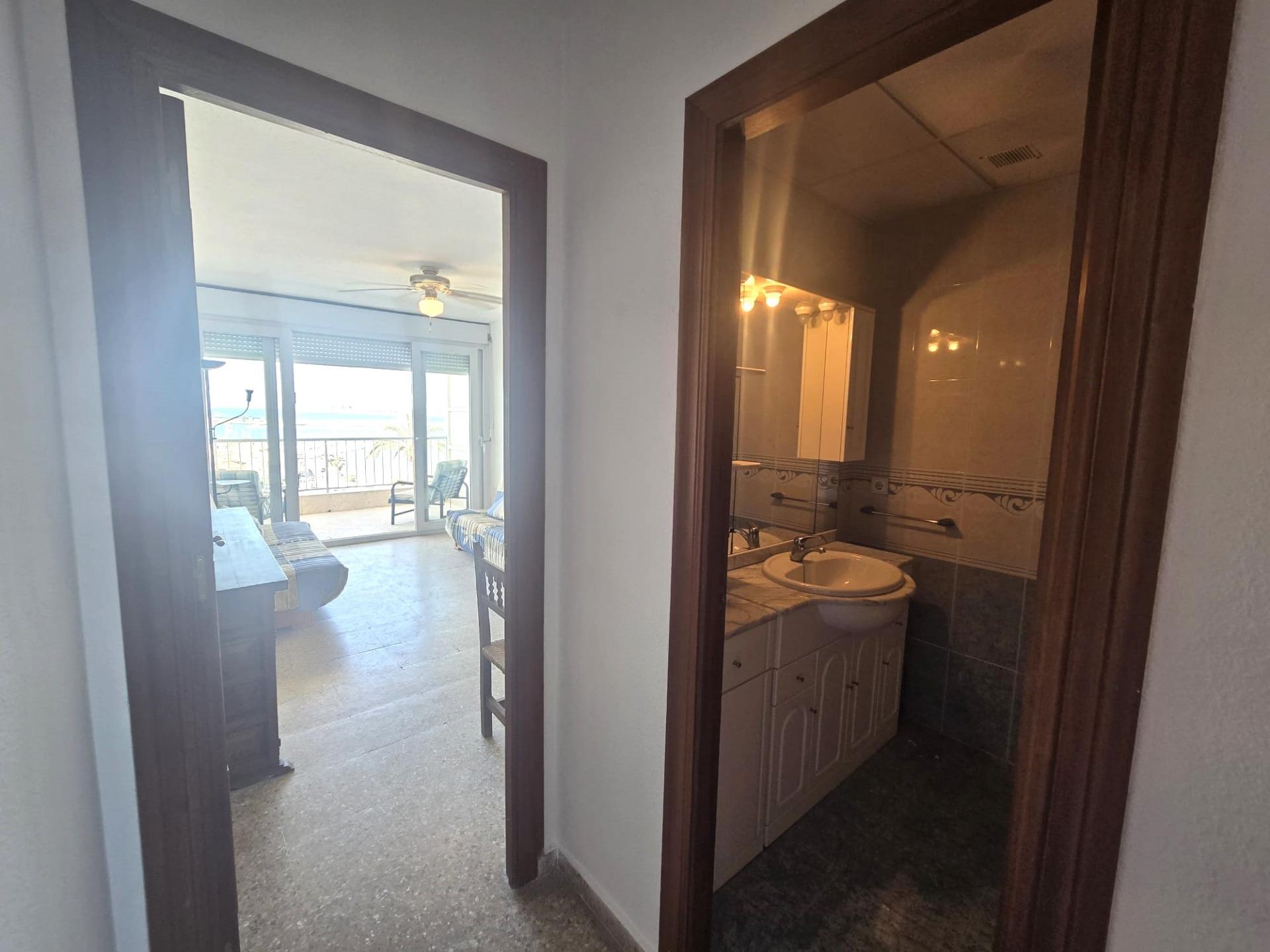 For sale - 3 Bedroom 1 Bathroom Apartment in Torrevieja - Puerto Deportivo Marina Salinas  - Alicante