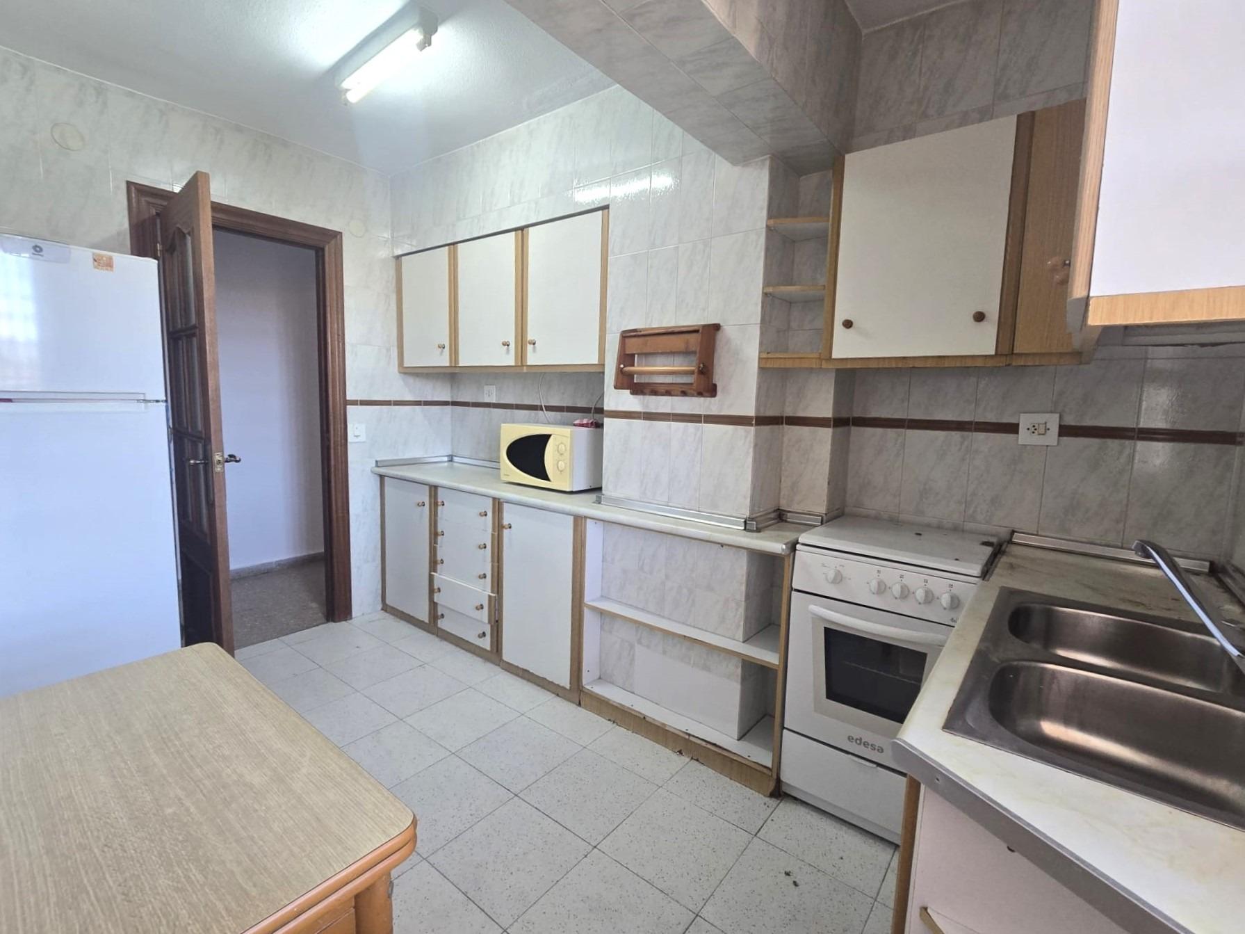 For sale - 3 Bedroom 1 Bathroom Apartment in Torrevieja - Puerto Deportivo Marina Salinas  - Alicante