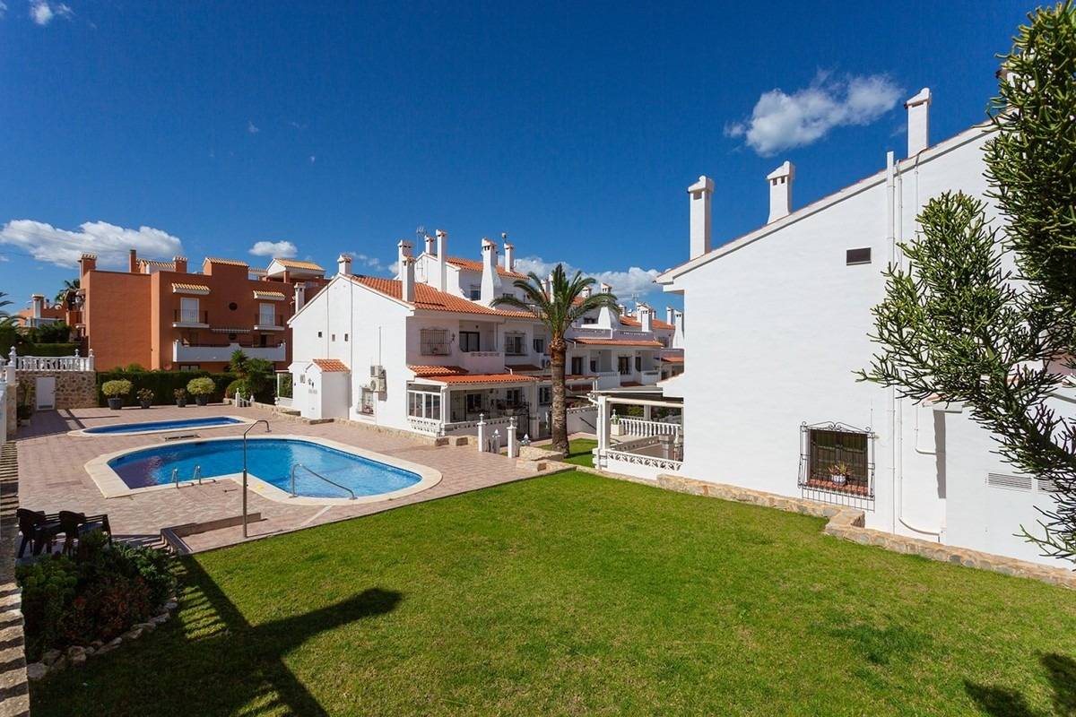 For sale - 3 Bedroom 2 Bathroom Townhouse in La Mata - La Mata  - Alicante
