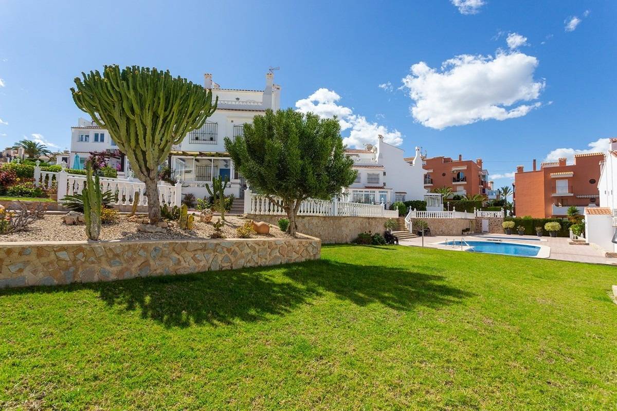 For sale - 3 Bedroom 2 Bathroom Townhouse in La Mata - La Mata  - Alicante