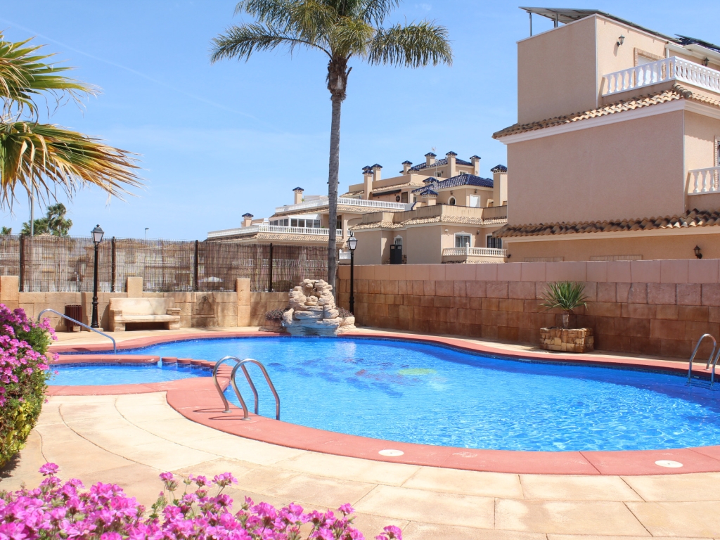 3 Bedroom 2 Bathroom Villa in Villamartin