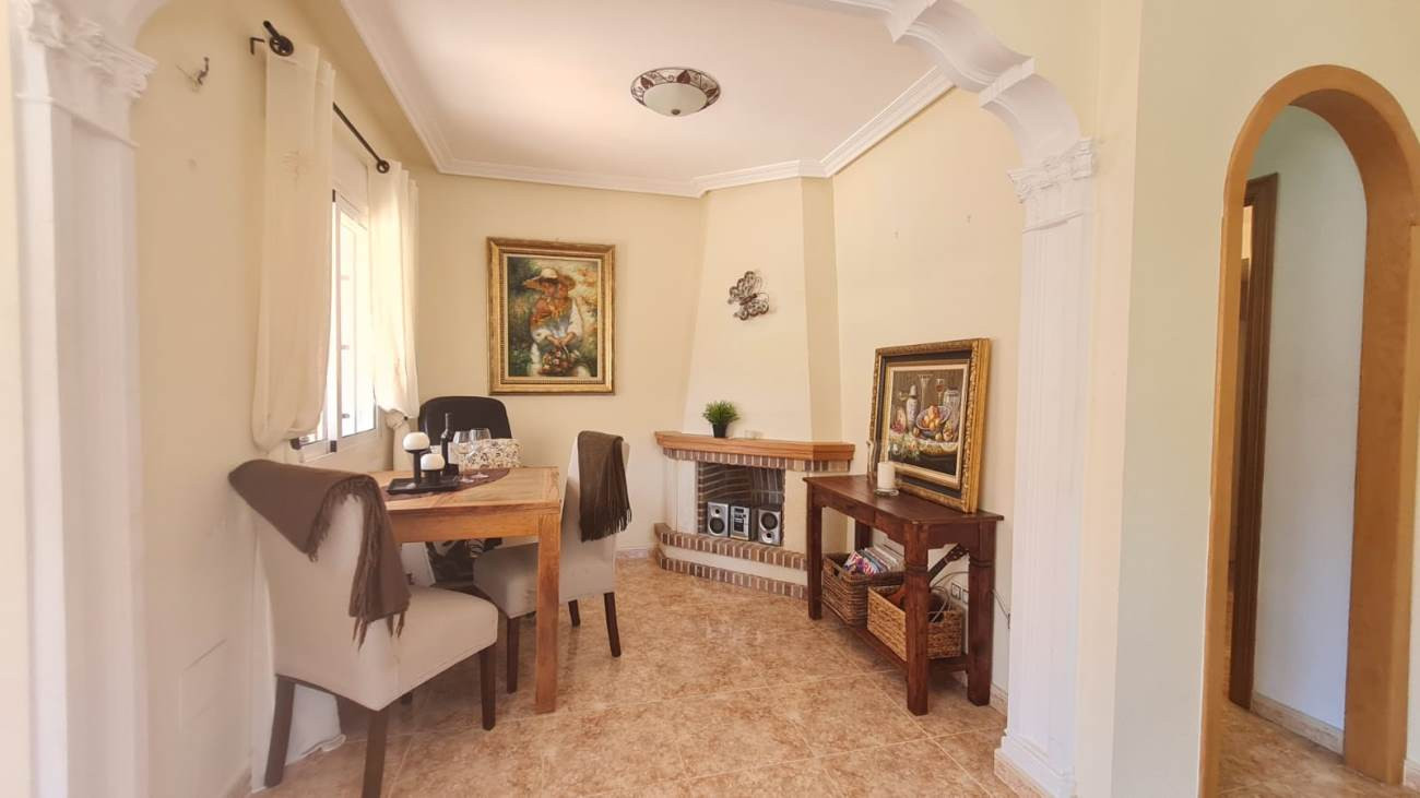 For sale - 3 Bedroom 2 Bathroom Villa in Villamartin - Costa Blanca  - Alicante