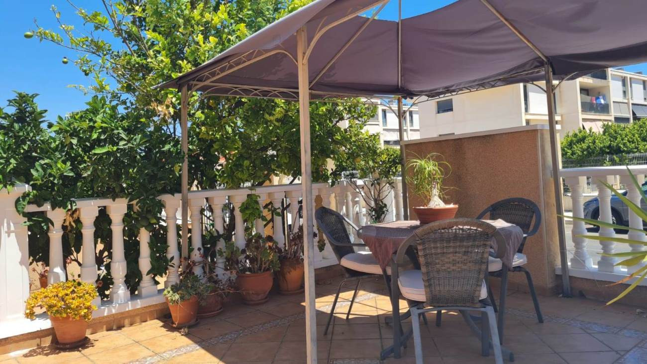 For sale - 3 Bedroom 2 Bathroom Villa in Villamartin - Costa Blanca  - Alicante