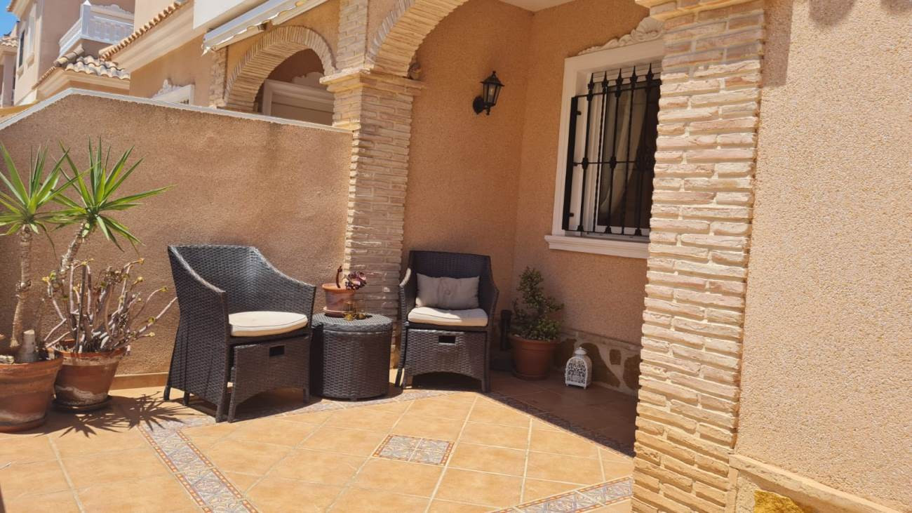 For sale - 3 Bedroom 2 Bathroom Villa in Villamartin - Costa Blanca  - Alicante