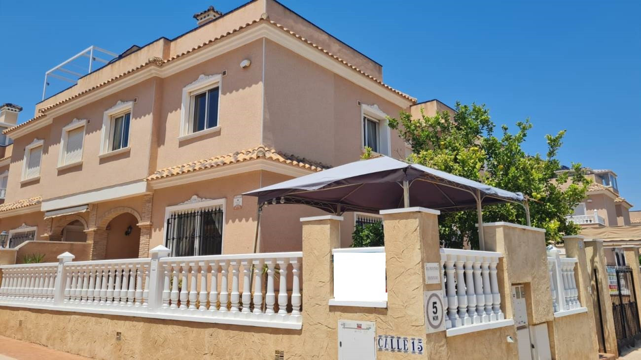 For sale - 3 Bedroom 2 Bathroom Villa in Villamartin - Costa Blanca  - Alicante