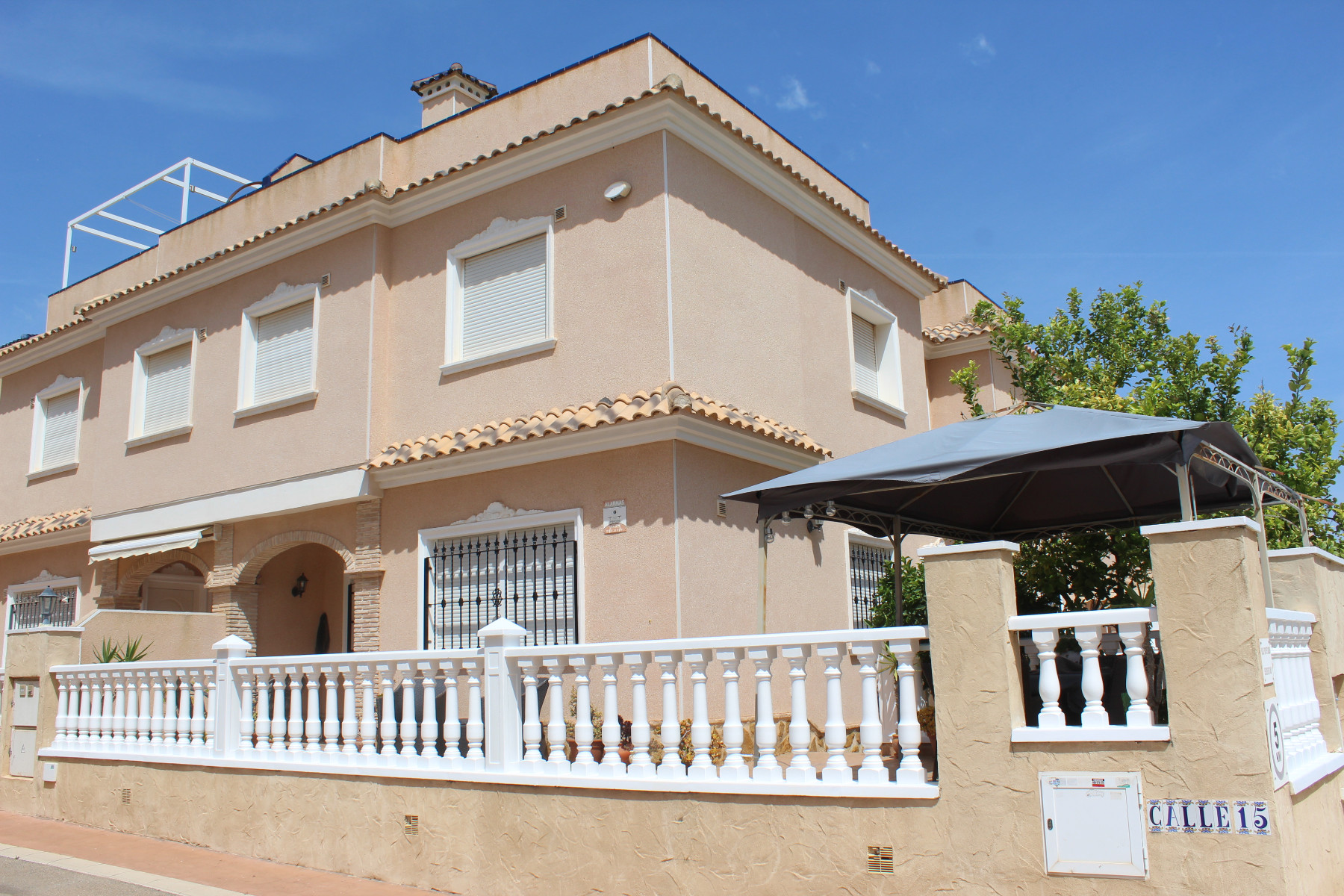 For sale - 3 Bedroom 2 Bathroom Villa in Villamartin - Costa Blanca  - Alicante