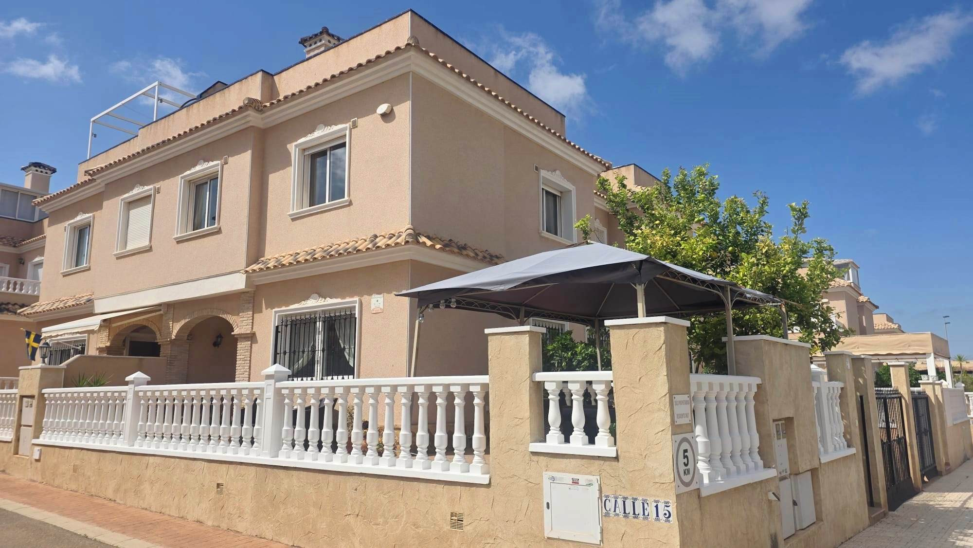 For sale - 3 Bedroom 2 Bathroom Villa in Villamartin - Costa Blanca  - Alicante