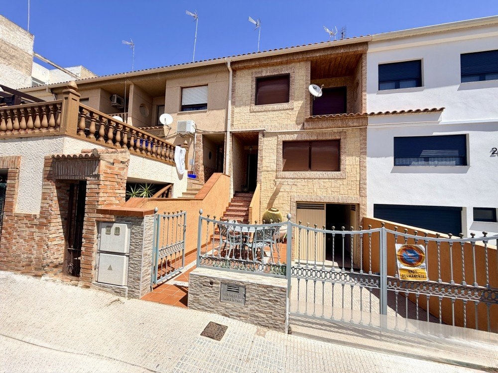 4 Bedroom 2 Bathroom Town House in Formentera del Segura