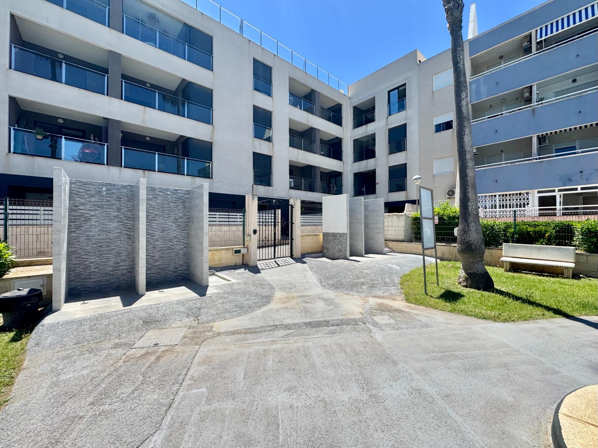 For sale - 2 Bedroom 1 Bathroom Apartment in La Mata - Gaspar Perrelló  - Alicante