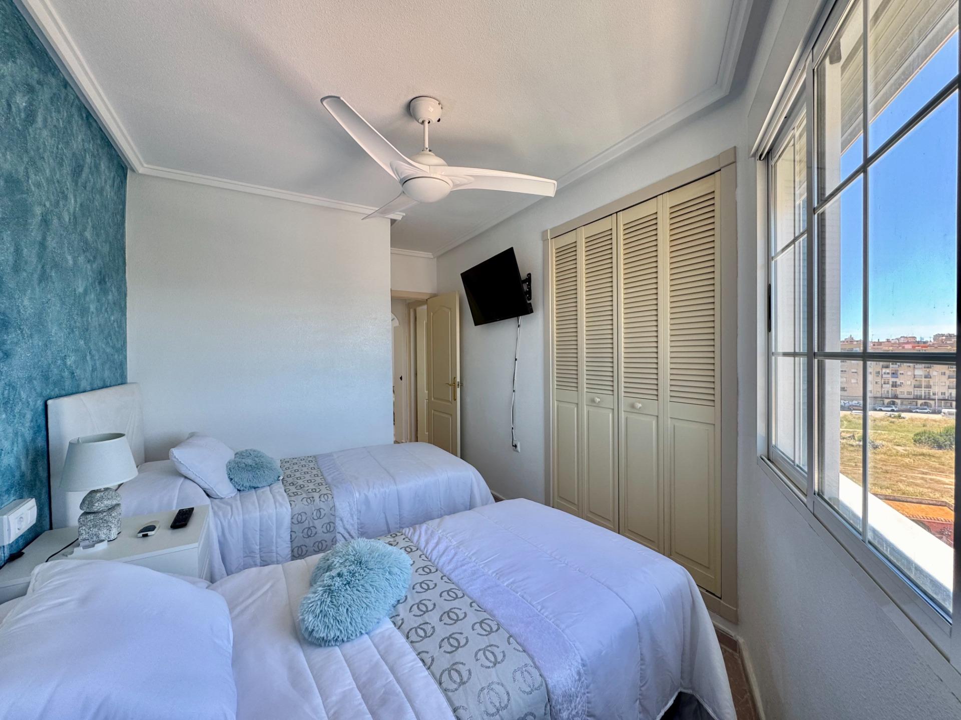For sale - 2 Bedroom 1 Bathroom Apartment in La Mata - Gaspar Perrelló  - Alicante