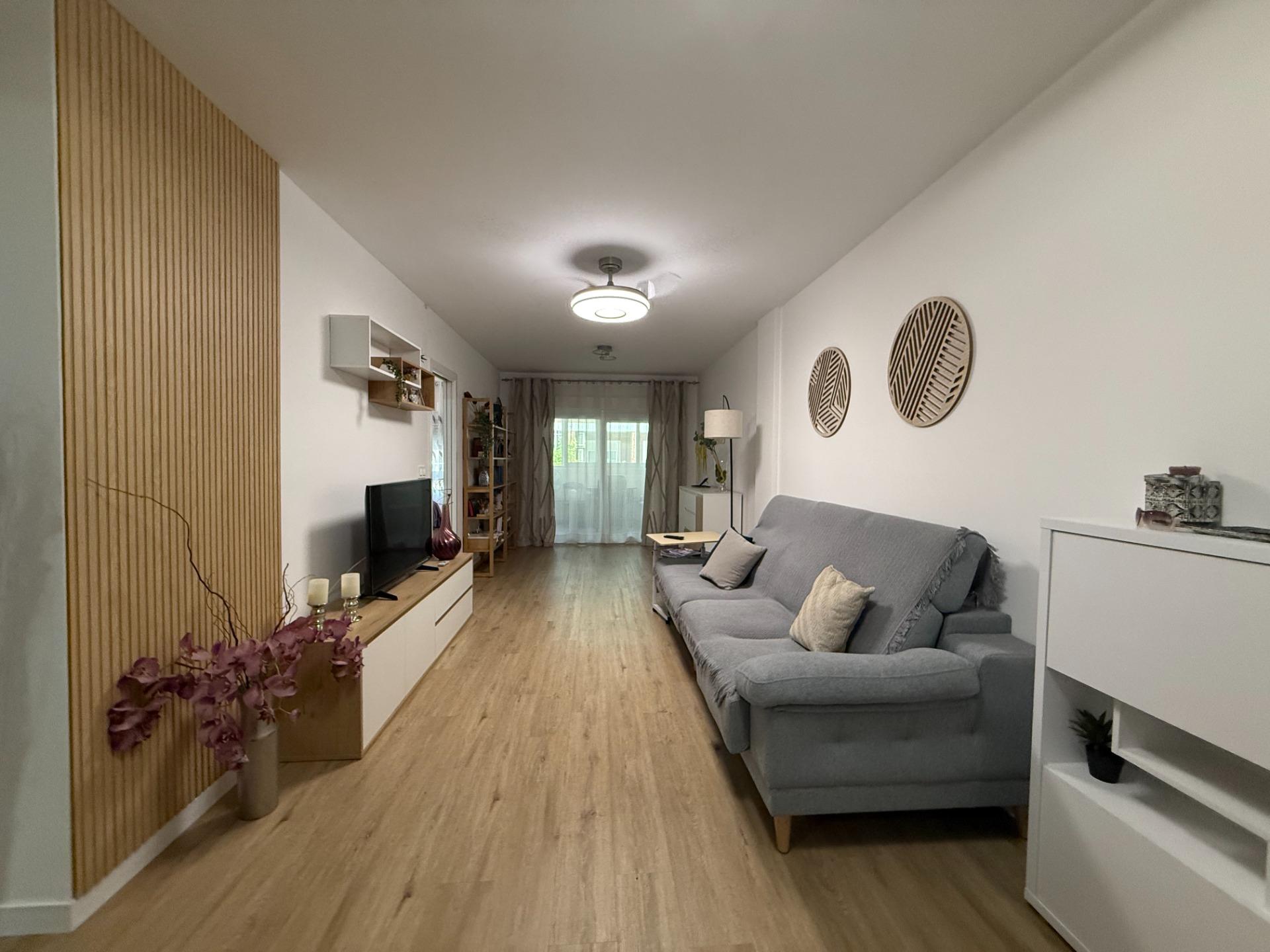 For sale - 3 Bedroom 2 Bathroom Apartment in Torrevieja - Centro  - Alicante