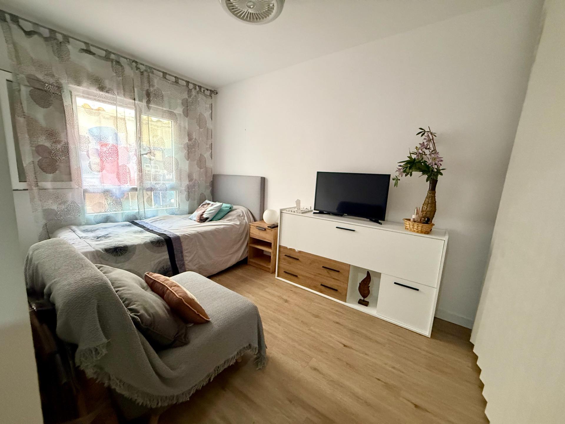 For sale - 3 Bedroom 2 Bathroom Apartment in Torrevieja - Centro  - Alicante