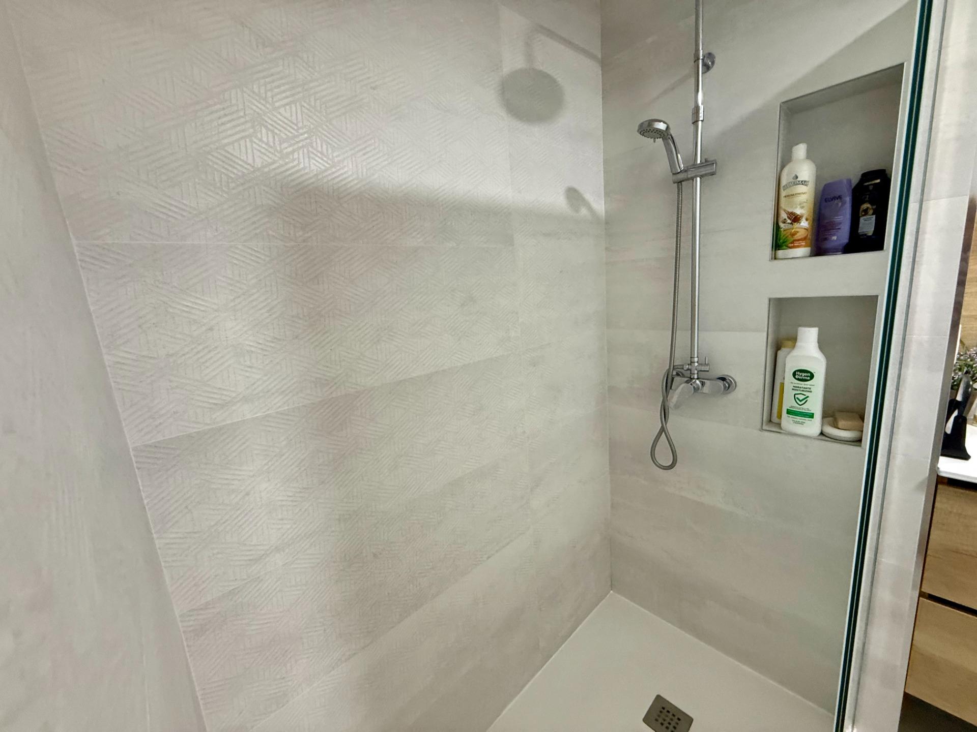 For sale - 3 Bedroom 2 Bathroom Apartment in Torrevieja - Centro  - Alicante