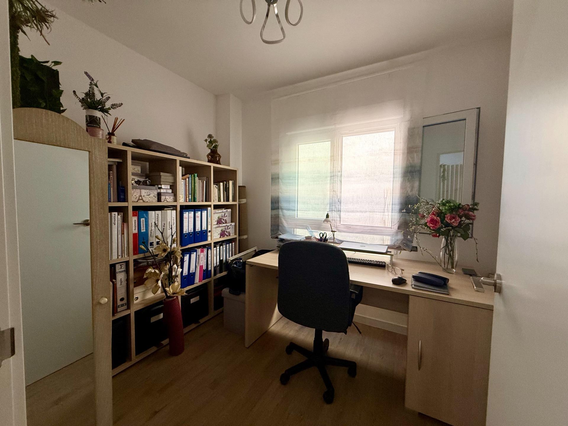 For sale - 3 Bedroom 2 Bathroom Apartment in Torrevieja - Centro  - Alicante