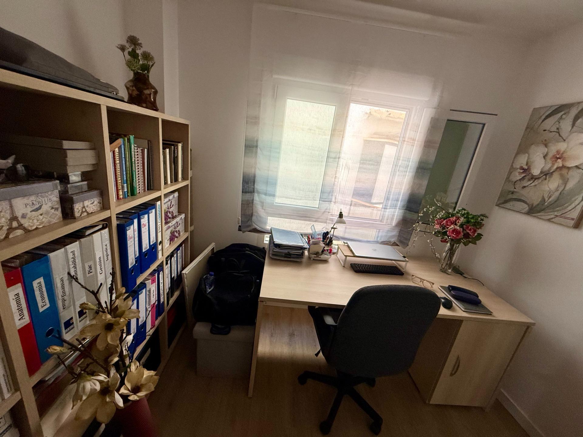 For sale - 3 Bedroom 2 Bathroom Apartment in Torrevieja - Centro  - Alicante
