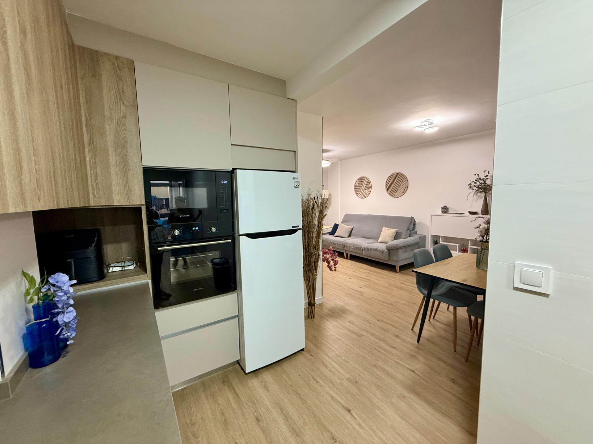 For sale - 3 Bedroom 2 Bathroom Apartment in Torrevieja - Centro  - Alicante