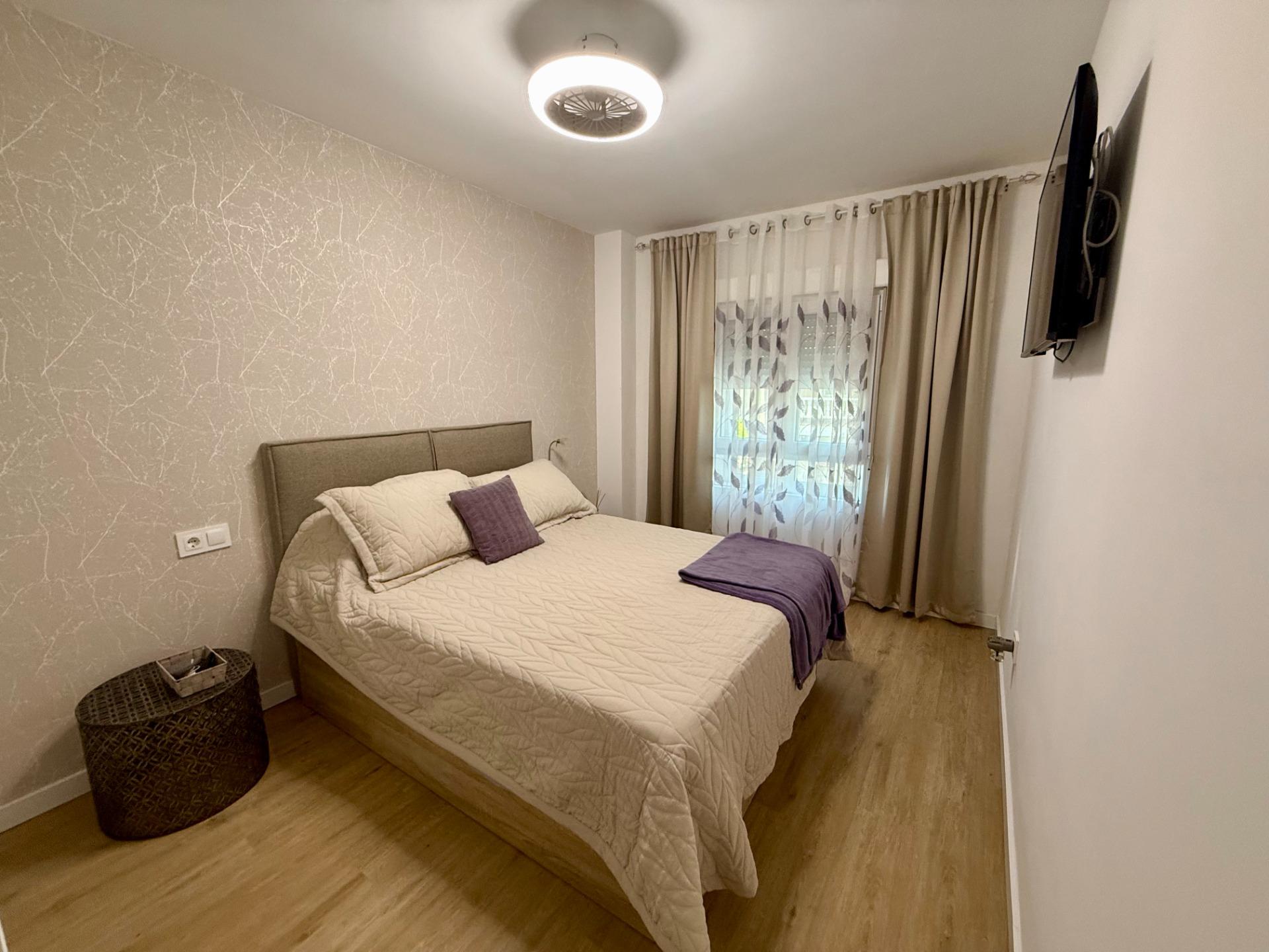For sale - 3 Bedroom 2 Bathroom Apartment in Torrevieja - Centro  - Alicante