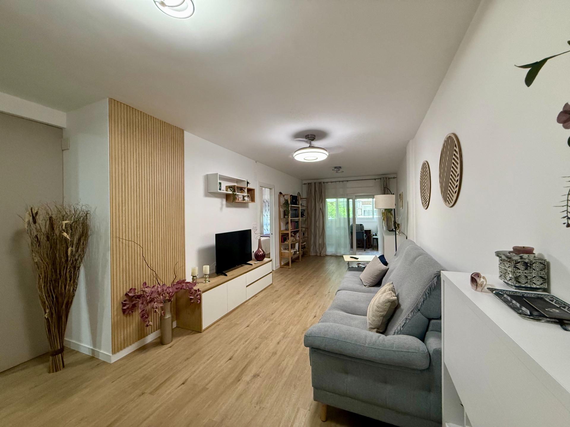 For sale - 3 Bedroom 2 Bathroom Apartment in Torrevieja - Centro  - Alicante