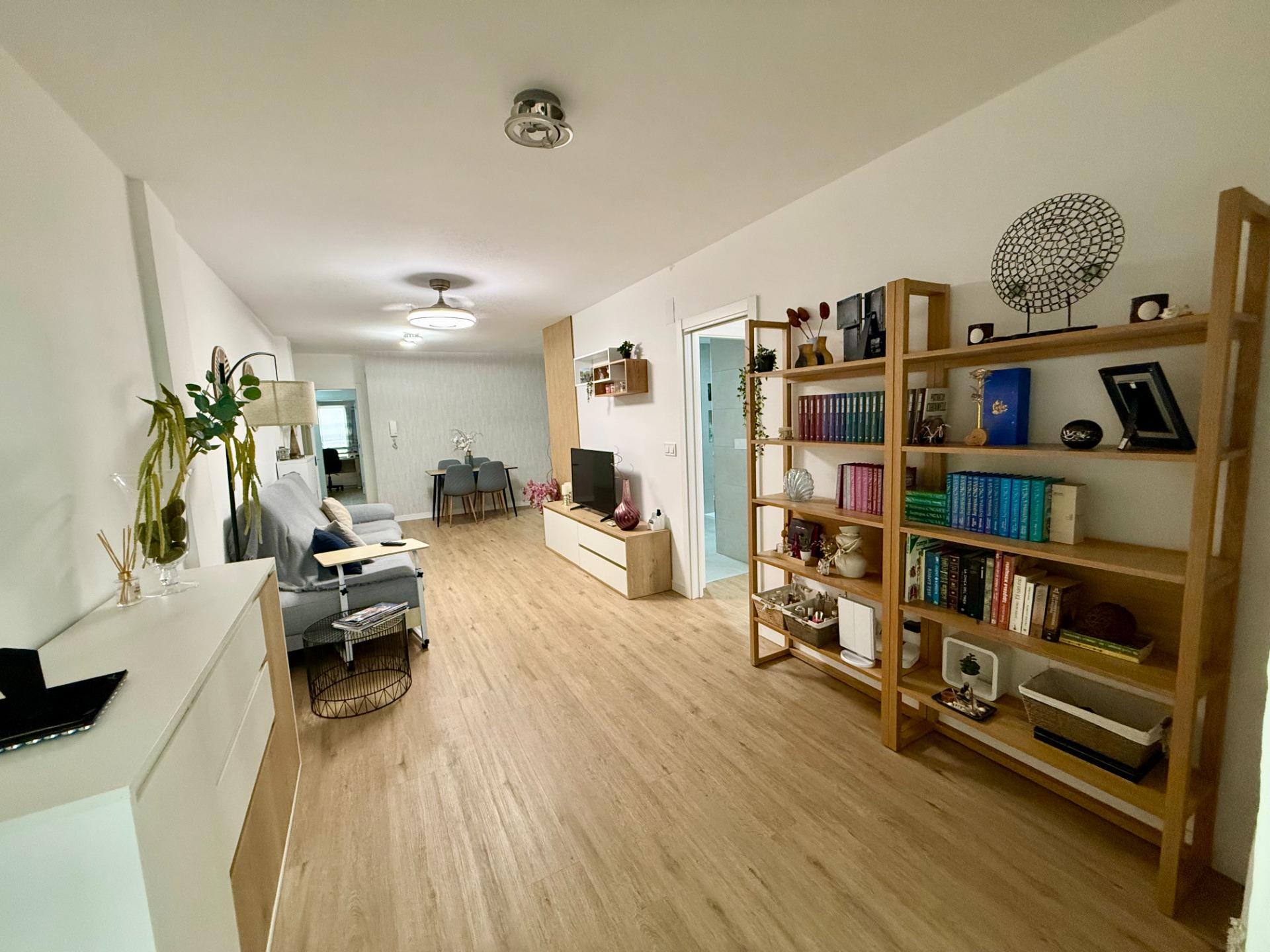 For sale - 3 Bedroom 2 Bathroom Apartment in Torrevieja - Centro  - Alicante