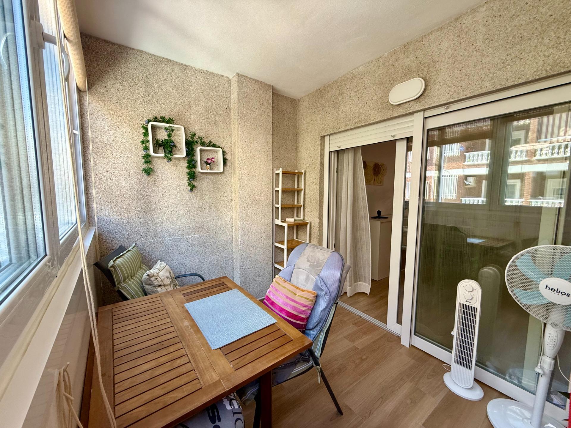 For sale - 3 Bedroom 2 Bathroom Apartment in Torrevieja - Centro  - Alicante