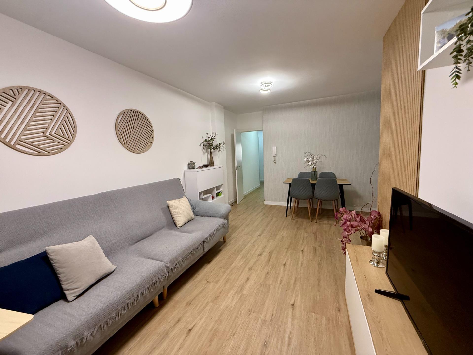 For sale - 3 Bedroom 2 Bathroom Apartment in Torrevieja - Centro  - Alicante