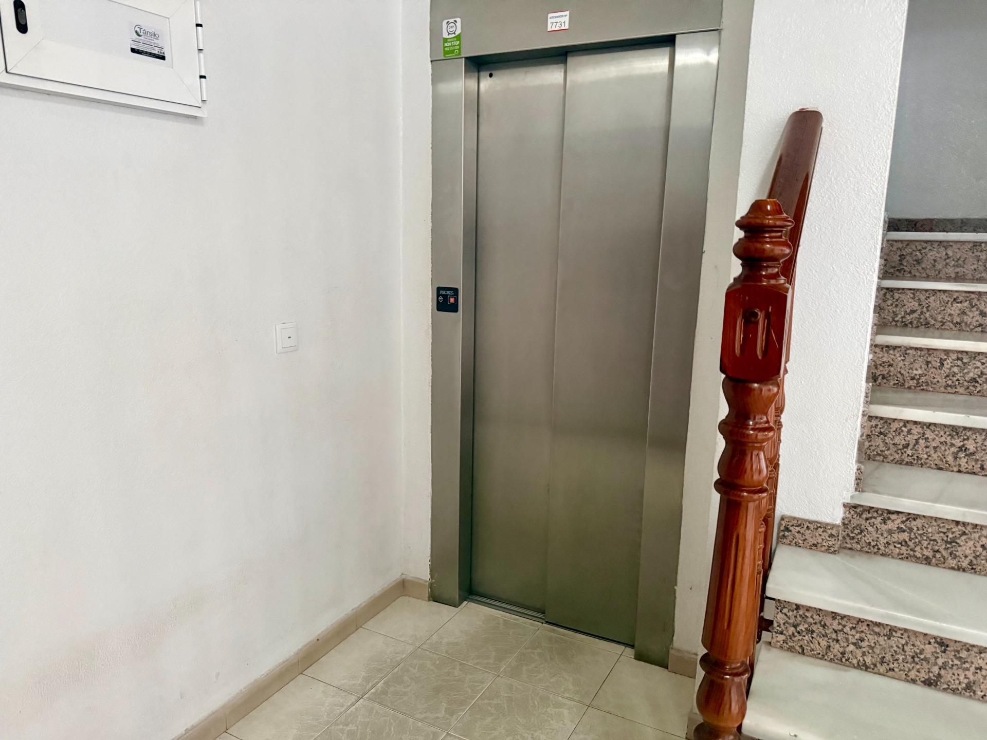 For sale - 3 Bedroom 2 Bathroom Apartment in Torrevieja - Centro  - Alicante