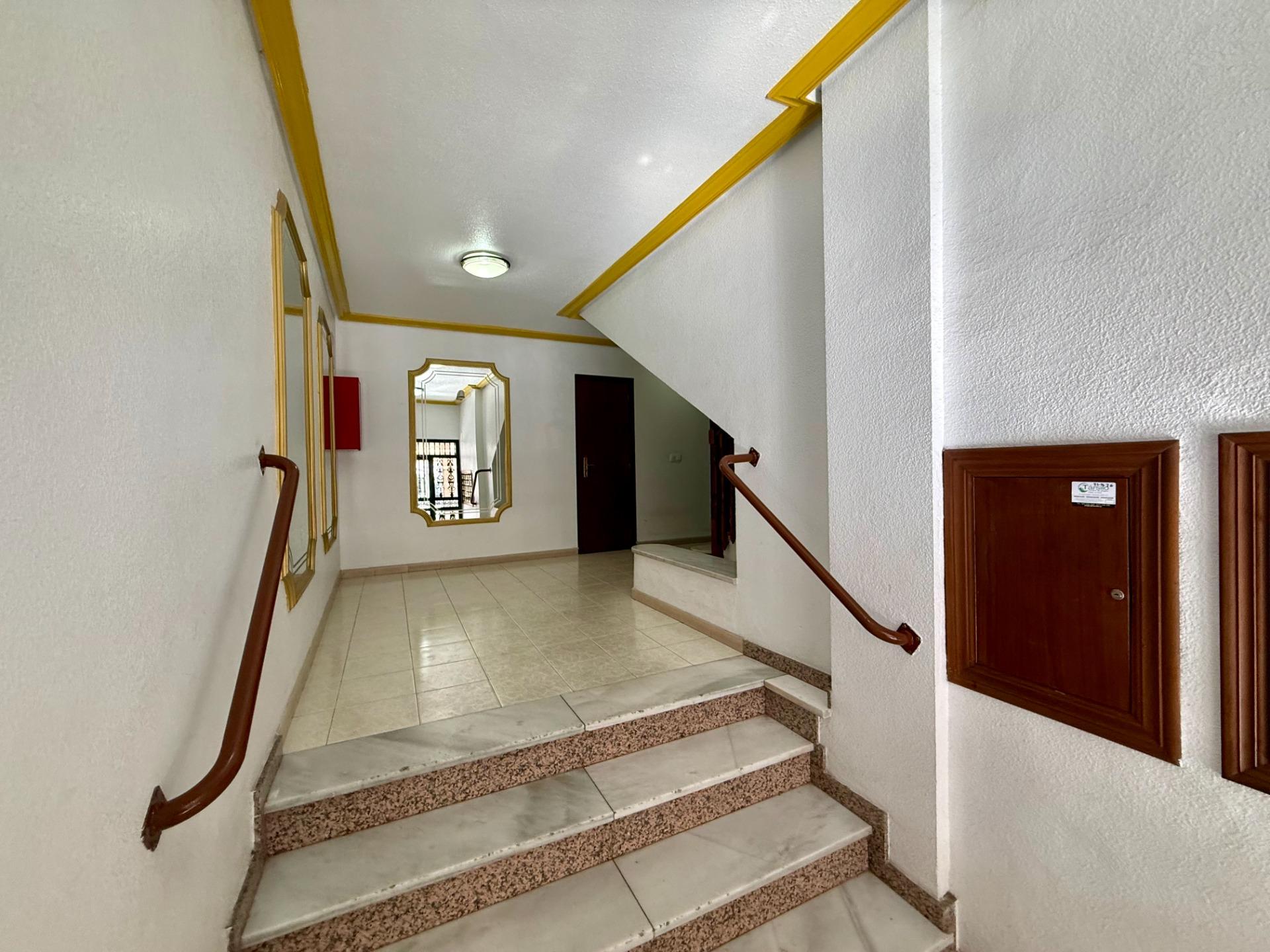 For sale - 3 Bedroom 2 Bathroom Apartment in Torrevieja - Centro  - Alicante