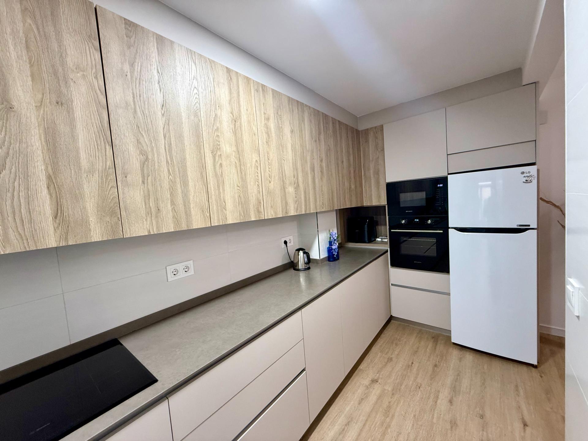 For sale - 3 Bedroom 2 Bathroom Apartment in Torrevieja - Centro  - Alicante