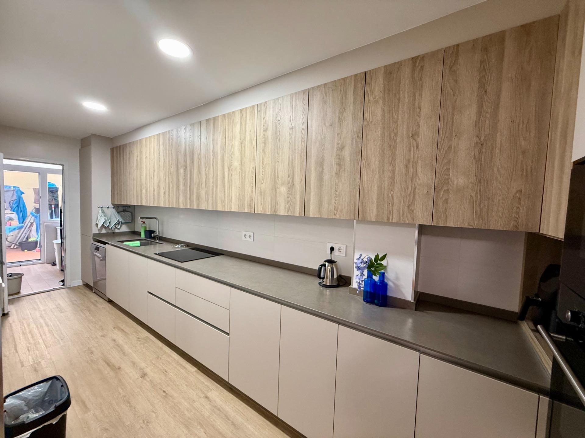 For sale - 3 Bedroom 2 Bathroom Apartment in Torrevieja - Centro  - Alicante