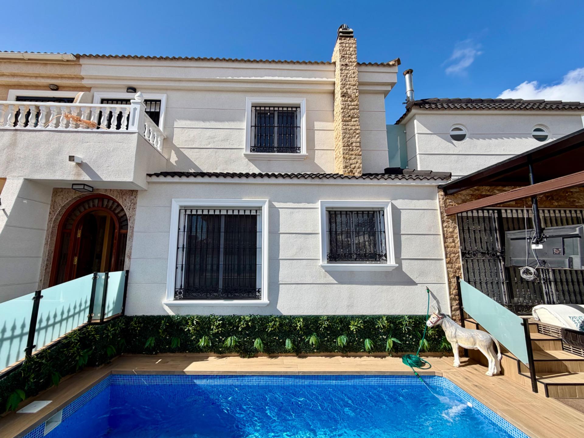 For sale - 4 Bedroom 3 Bathroom Semi Detached in La Zenia  - La Zenia  - Alicante