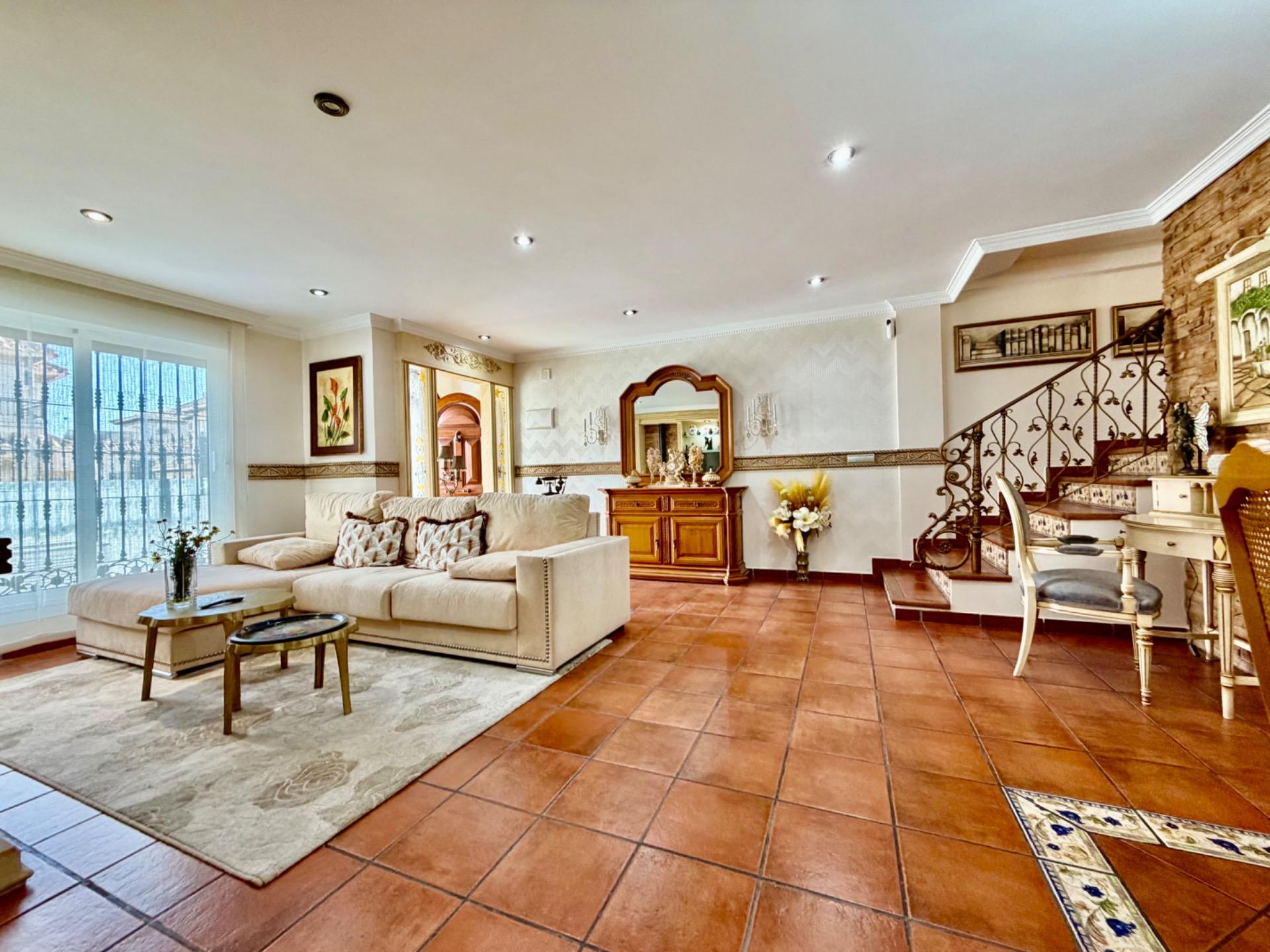 For sale - 4 Bedroom 3 Bathroom Semi Detached in La Zenia  - La Zenia  - Alicante